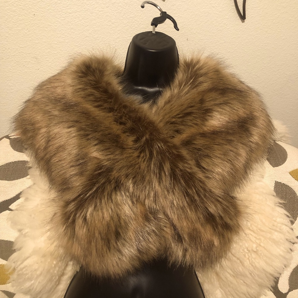 SOUL YOUNG- Faux Fur Wrap -Simulated Fox Fur